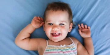 متى تطلع أسنان الطفل: دليل تفصيلي للآباء