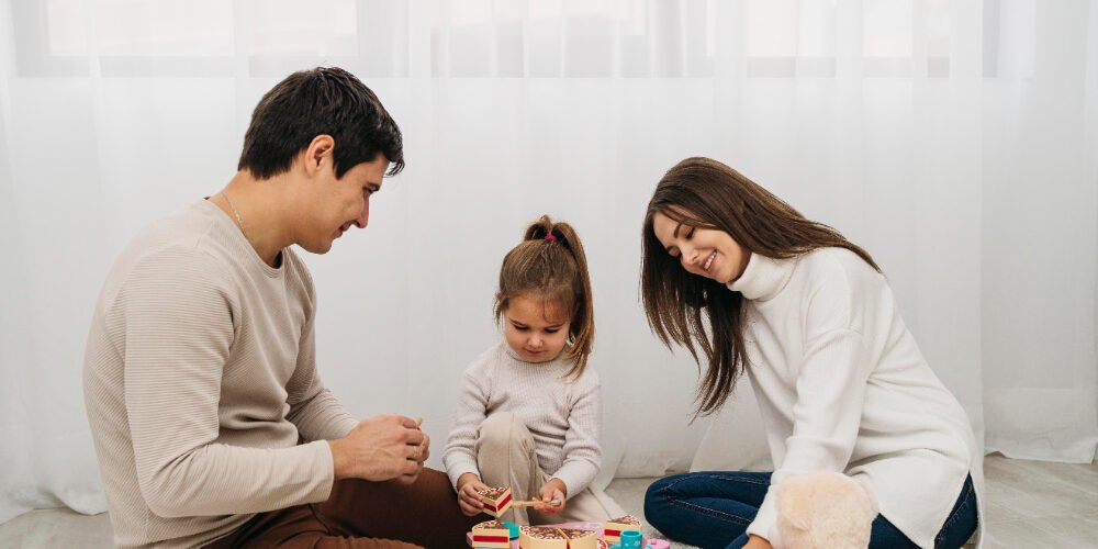 ما وراء المرح والألعاب: كيف يؤثر اللعب على مستقبل الأطفال